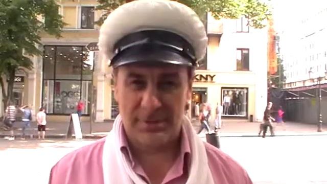 Обнял, два ребра сломал смотреть онлайн