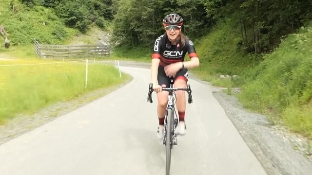 Как Высокий Каденс Делает Вас Лучше? Крутите Педали Быстрее! GCN по-русски смотреть онлайн