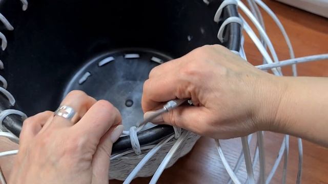 Сплести кашпо зі штучного ротангу легко та швидко ?Краса своїми руками смотреть онлайн