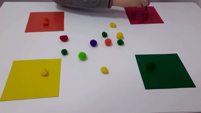 РАЗВИВАЮЩИЕ ИГРЫ С ПОМПОНАМИ ДЛЯ ДЕТЕЙ смотреть онлайн