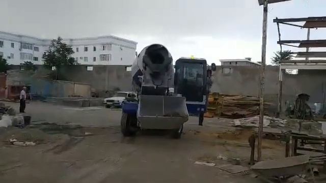 Узбекистан: Самоходный бетоносмеситель с самозагрузкой 4 кубов смотреть онлайн