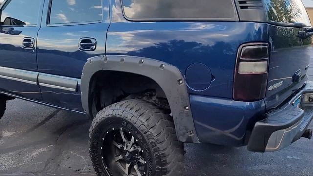 03' chevy tahoe with 35s & 6 inch lift смотреть онлайн