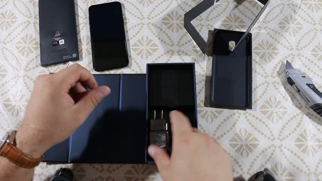 Samsung Galaxy S8+. Распаковка пользовательской версии телефона. смотреть онлайн