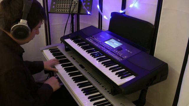 Chris on Korg Pa600 playing Besame Mucho + Digital Stage Piano Demo HD смотреть онлайн