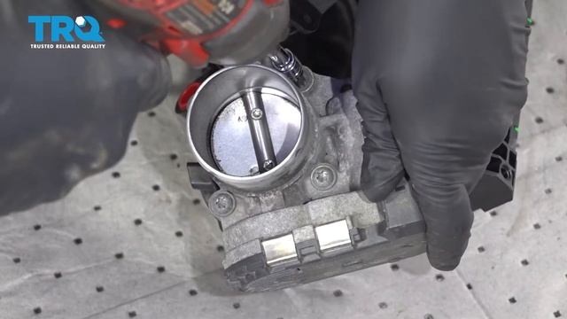 How to Replace Intake Manifold 2011-2019 Ford Fiesta смотреть онлайн