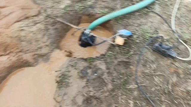Скважина на воду в Ставрово районе за 25тр. 1.5 тонны хорошей воды в час всегда ! смотреть онлайн