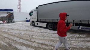 Успеть на МКАД до 23 часов любой ценой?♂️  "Километры дорог" зацепил новый прицеп 16.2 метра