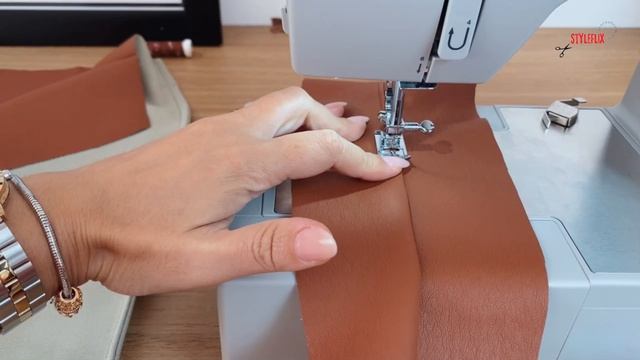 Cortando & Costurando a saia MIDI de couro #costura смотреть онлайн