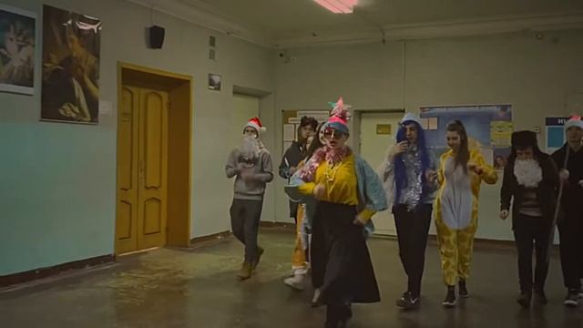 Верка Сердючка Новогодняя(10 «Б» класс) смотреть онлайн