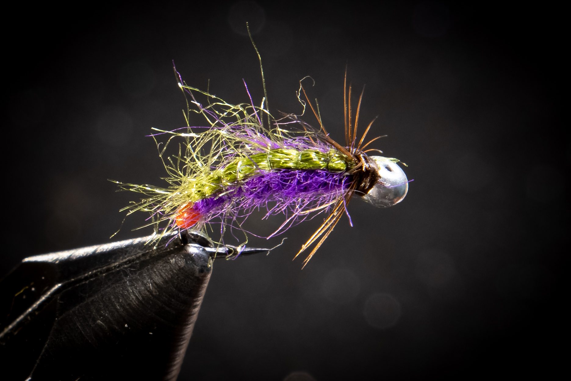 Мушка на ХАРИУСА. Фиолетовая с болотной спинкой смотреть онлайн