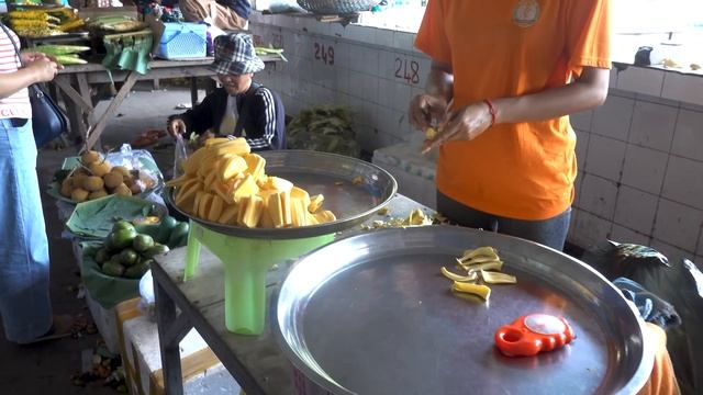 Kien Svay Krao Resort On Weekend - Grilled Corn, Prawn, Java Plum, Grilled Meat,& More смотреть онлайн