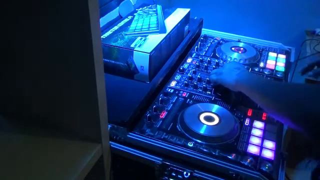DIGITAL DJ CROSSOVER MIDI IN SESION смотреть онлайн