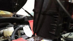 Замена топливного фильтра на Toyota fortuner 2,8D часть2