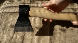 Уральский кованый топор "Ижсталь" - дешево и сердито.