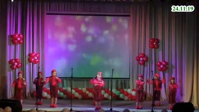 Далеко от мамы. Танец деток. Маленькие гномики. смотреть онлайн