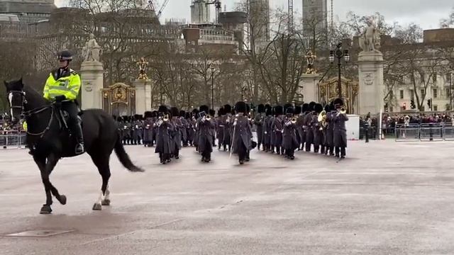 The Guard Changing Ceremony At Buckingham Palace London. Places To Visits London.
