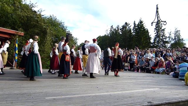 SWEDISH MIDSUMMER ~ MIDSOMMARAFTON ~ Folkdance at Skansen - Stockholm смотреть онлайн