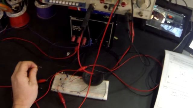 Tutorial 26: Audio Amplifiers ( Part 3 of 3 ) LM386 power audio amplifier GCSE AQA Electronics смотреть онлайн