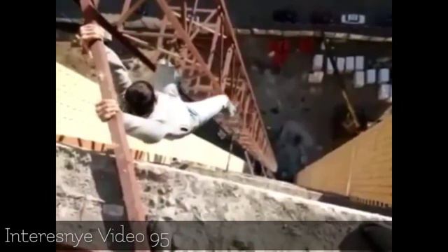 Чеченец делает опасный трюк на 17 этаже смотреть онлайн