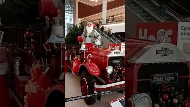 дед мороз везёт ёлку на пожарке_