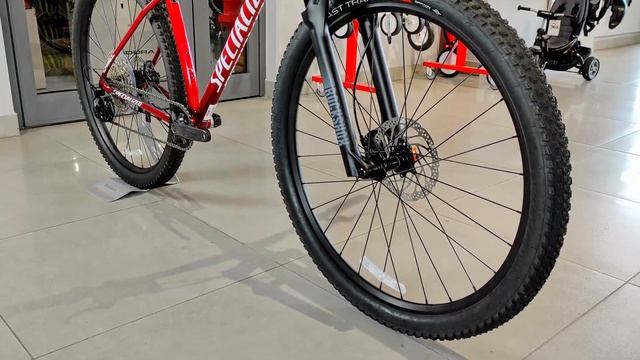 Rower aluminiowy czy karbonowy? MTB Specialized Chisel 2021 смотреть онлайн