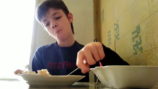 #мукбанг : Жареный окунь с рисом и капустой