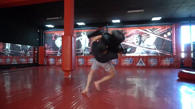 Трейлер. Как делать мощный удар ногой смотреть онлайн