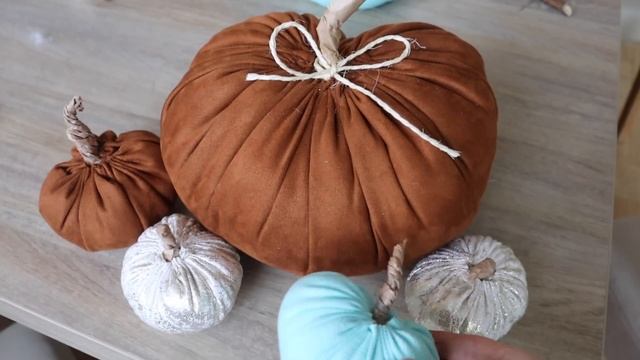 DIY CALABAZAS DE TELA ¡2 ESTILOS SÚPER FÁCILES! | FABRIC PUMPKINS // FALL 2023 смотреть онлайн