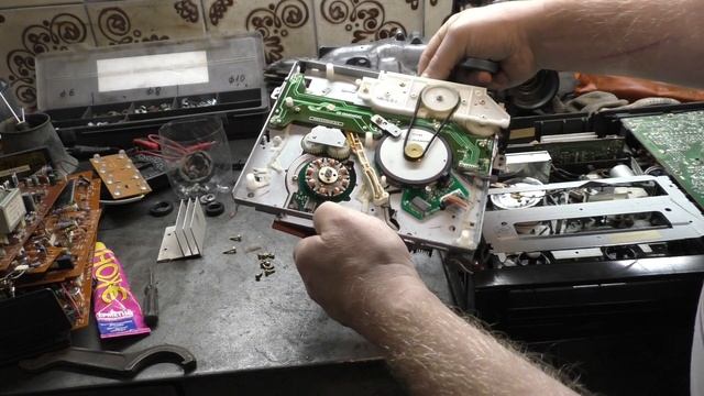 Разборка кассетного видеомагнитофона смотреть онлайн
