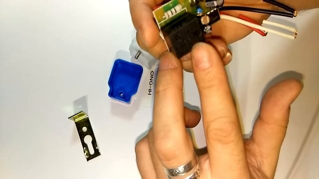 Фотореле датчик освещенности на 12в AC/DC 10A. Что внутри? смотреть онлайн