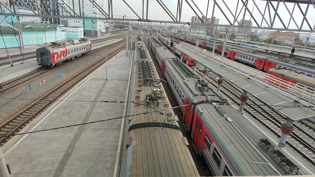 Электропоезд ЭД4М-0280 отправляется со станции Новосибирск-Главный смотреть онлайн
