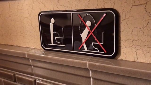 Металлическая табличка: Писающий мальчик смотреть онлайн