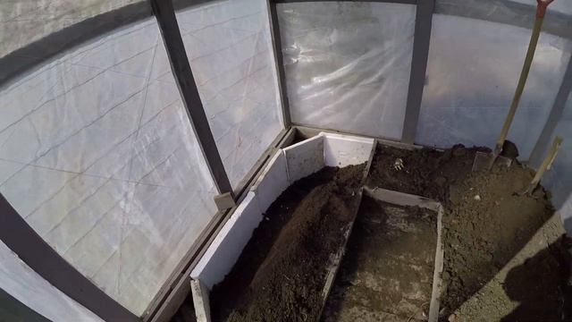 Утепление почвы в теплице.Бюджетность зашкаливает,а результат прогревания уже на следующий день! смотреть онлайн