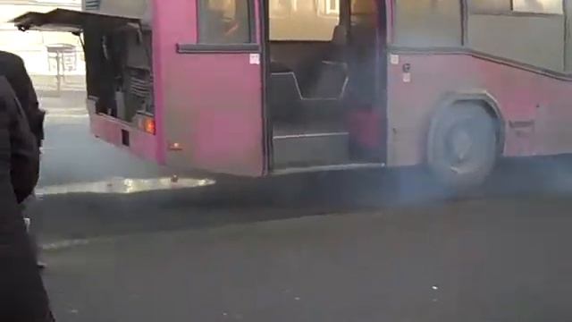 В Одессе горит автобус смотреть онлайн