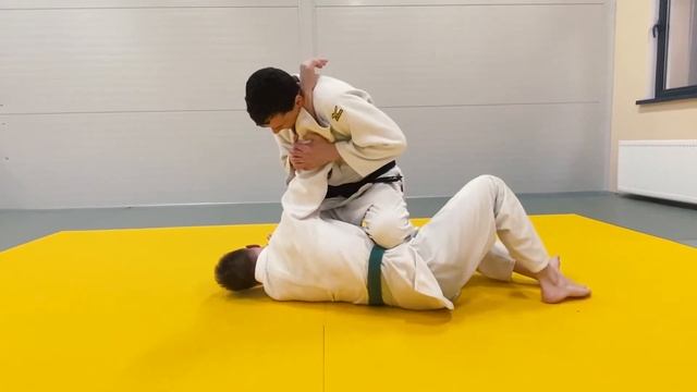 UDE GATAME / Рычаг локтя (рука на плече) смотреть онлайн