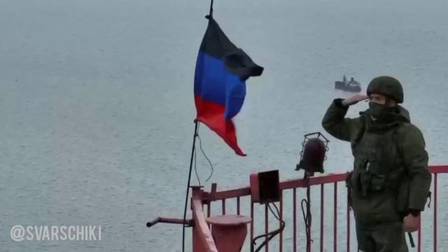 На самой высокой точке в Мариуполе – телевизионной вышке, поднят государственный флаг ДНР смотреть онлайн