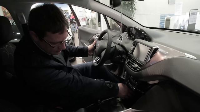 Тест драйв Пежо 2008 2015. Видео обзор Peugeot 2008 смотреть онлайн