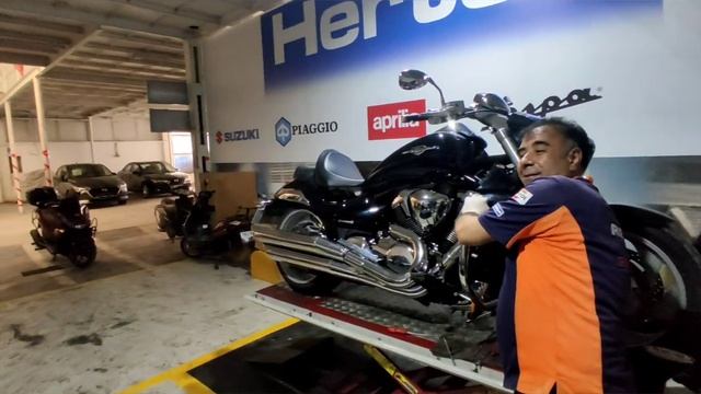 MOTOSİKLET ALİRKEN NELERE DİKKAT EYMELİYİZ SUZUKI İNTRUDER 1800R KISATEST смотреть онлайн