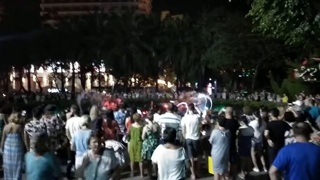 Танцующий фонтан в парке бухты Дадунхай 2019-05-20 20-19 смотреть онлайн