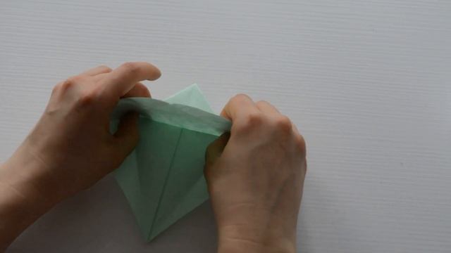 Как сложить журавлика из бумаги, который машет крыльями #оригами How to fold a paper crane #origami смотреть онлайн