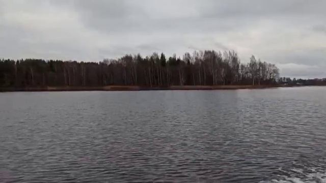 Покатухи по озеру на моторной лодке! Ветерок12 смотреть онлайн