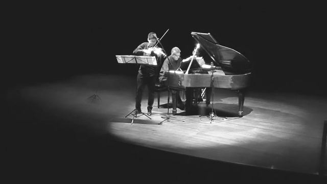 Astor Piazzolla: Milonga en Re - Dúo Cerusico смотреть онлайн