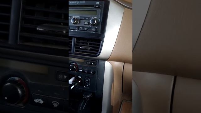 No Aux Port, no problem #heyhenry #lifehack #techhacks #car смотреть онлайн