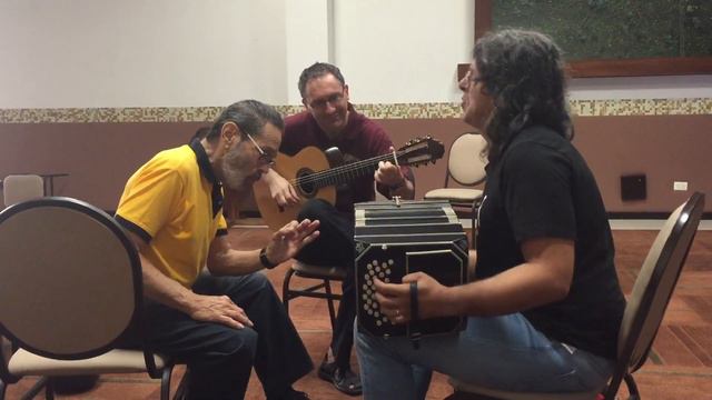Having Fun with LEO BROUWER! “La cumparsita” (extract) Bandini-Chiacchiaretta Duo (Mexico, 2015) смотреть онлайн