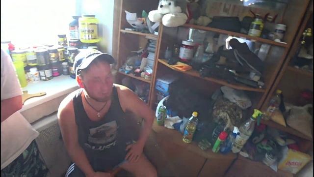 Как в ОБЩАГЕ.Когда у СОСЕДА Погас СВЕТ Надежда Готовит ЩИ с Курицей и Капустой. смотреть онлайн