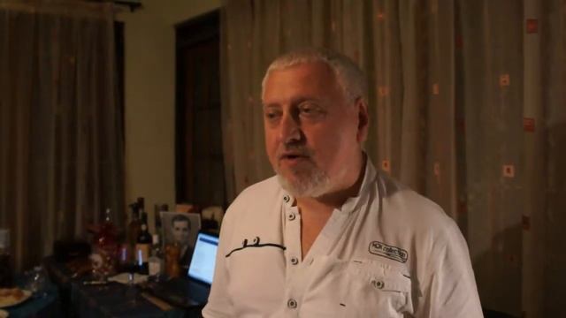 Александр Горелик читает свой стих "Железнодорожный мост в городе зимним утром" смотреть онлайн