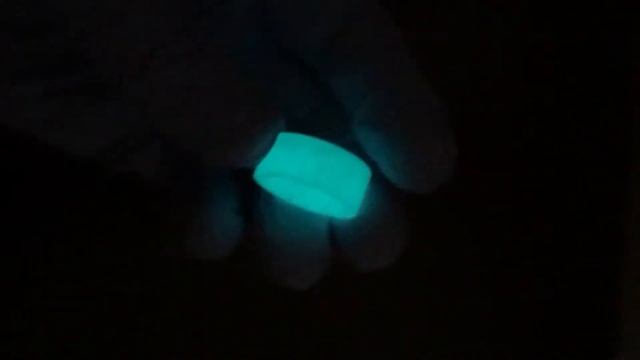 Кольцо из эпоксидной смолы с добавлением люминофора, светиться в темноте (WoodJob)