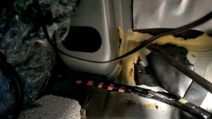 Вода и конденсат на полу в приоре.