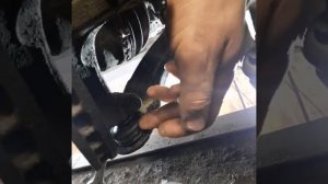 нисан нот замена рулевой тяги и наконечника,шаровой.