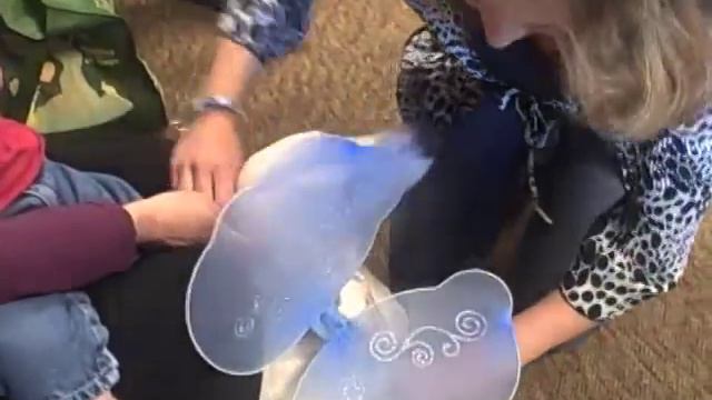 White basset hound Paul Newman performs at a Nursing home смотреть онлайн